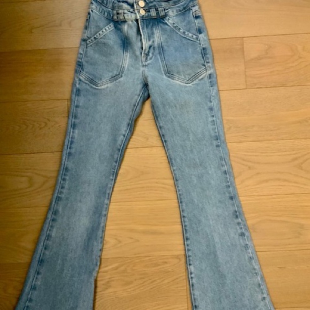 Frame Spring 2022 Double Button Flare Leg Jean In… - image 1